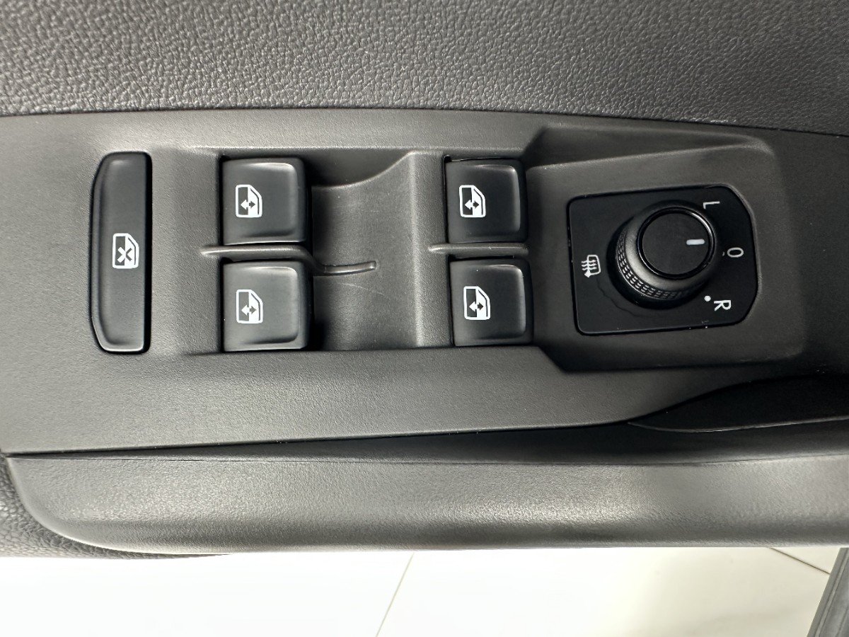 Volkswagen T-Cross 2023 car image #12