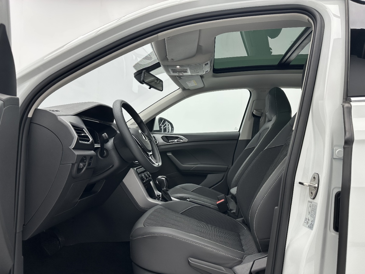 Volkswagen T-Cross 2023 car image #5