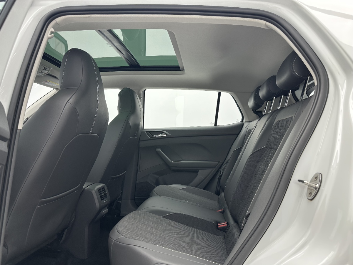 Volkswagen T-Cross 2023 car image #6