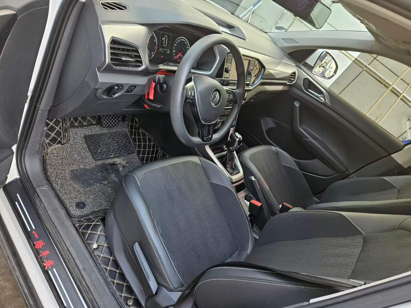 Volkswagen T-Cross 2019 #5 Volkswagen T-Cross 2019 car image #5