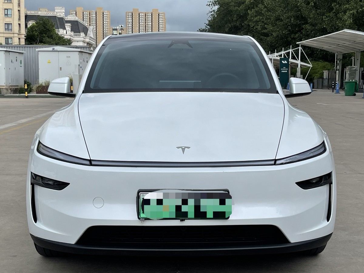Tesla Model Y 2025 #2 Tesla Model Y 2025 car image #2