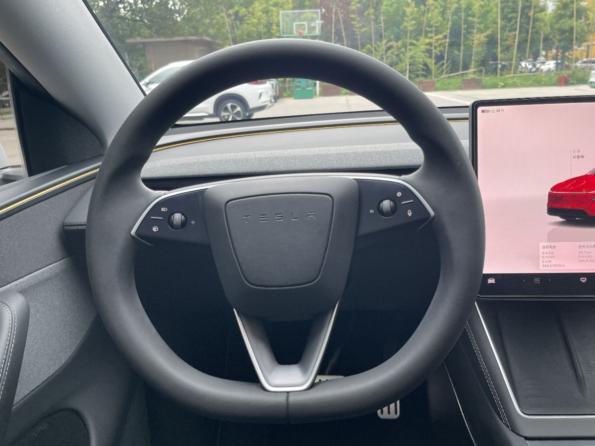Tesla Model Y 2025 #6 Tesla Model Y 2025 car image #6