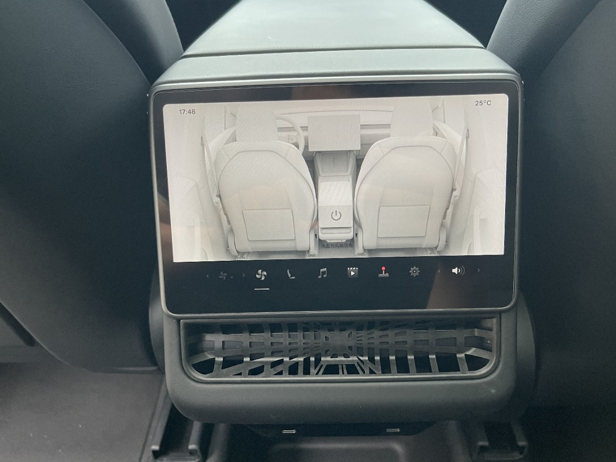 Tesla Model Y 2025 #5 Tesla Model Y 2025 car image #5