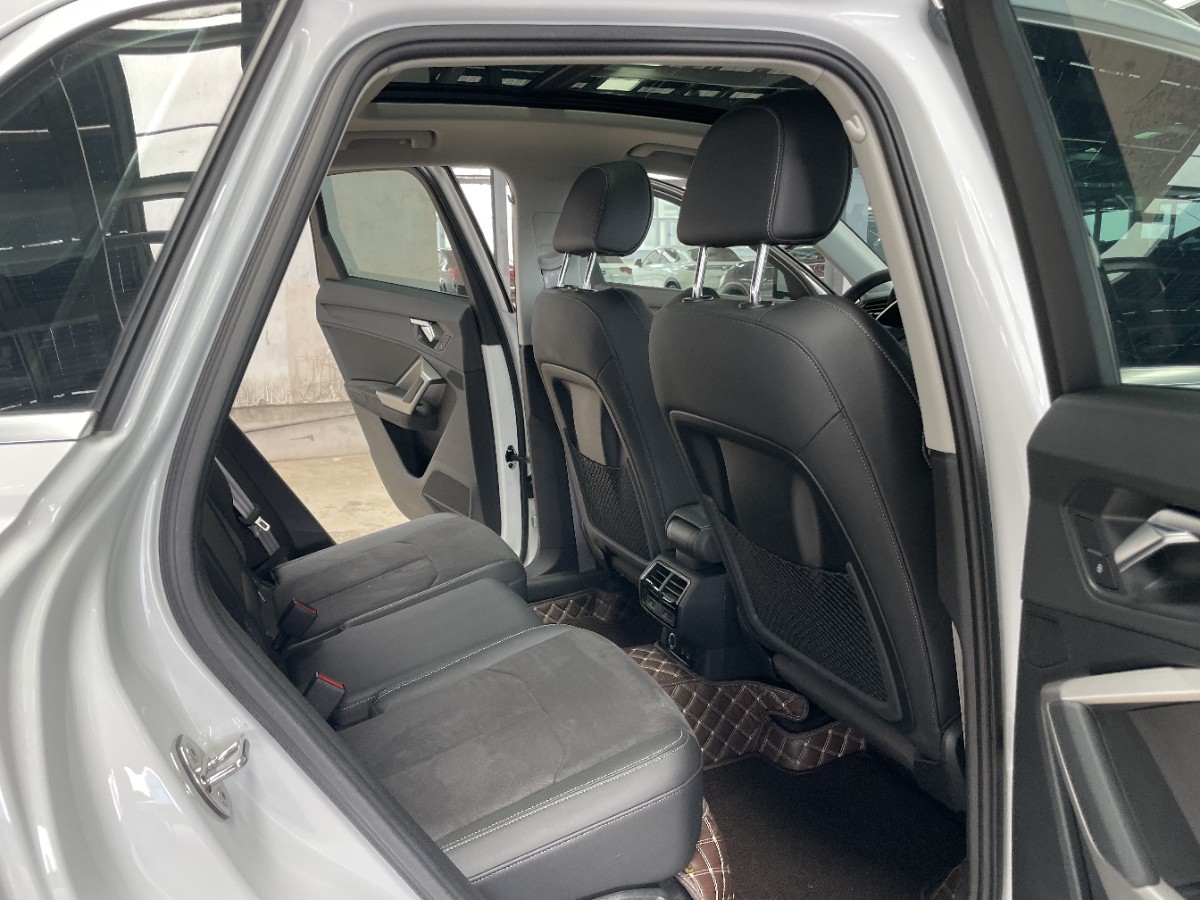Audi Q3 2022 car image #9
