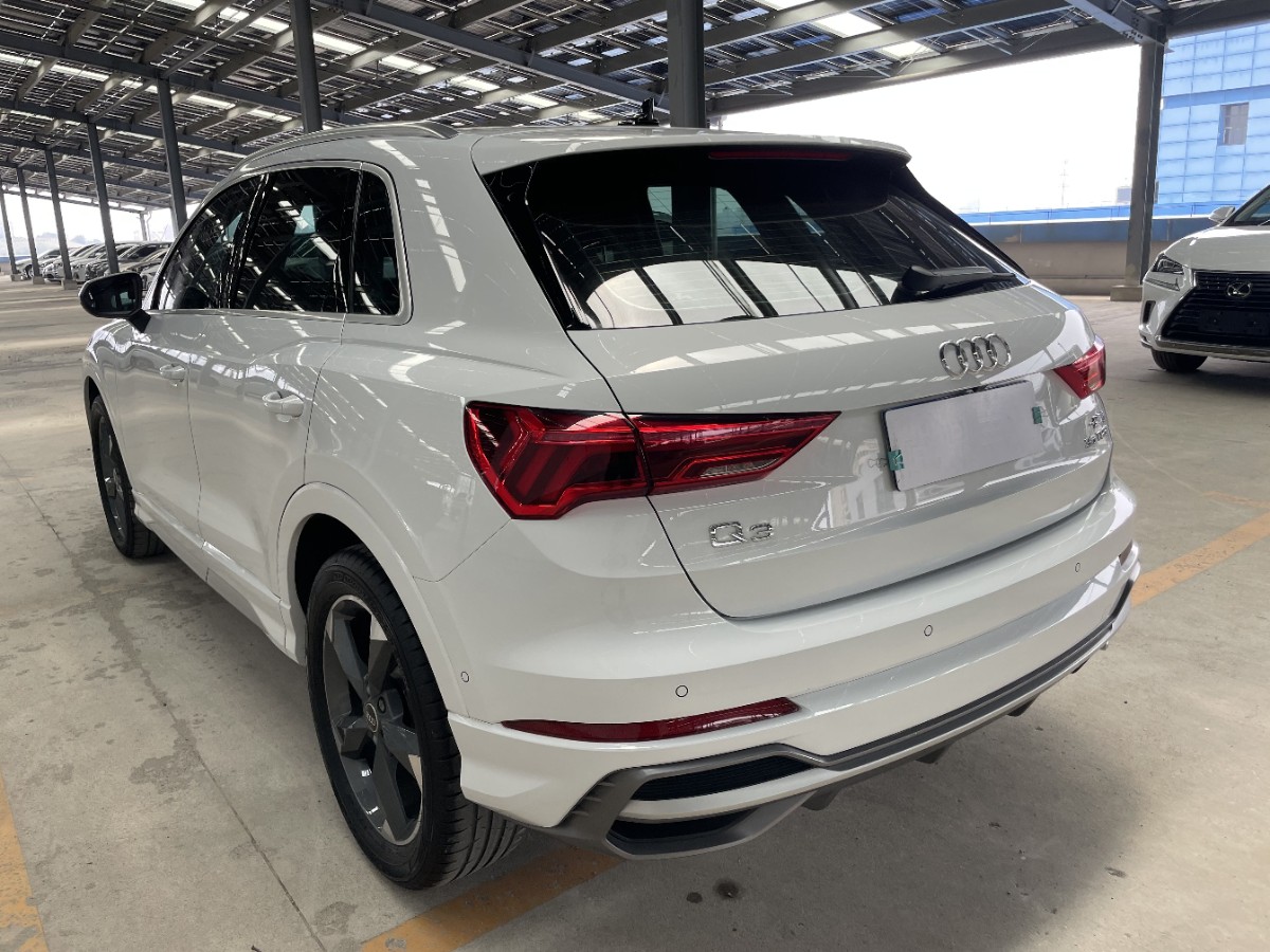 Audi Q3 2022 car image #5
