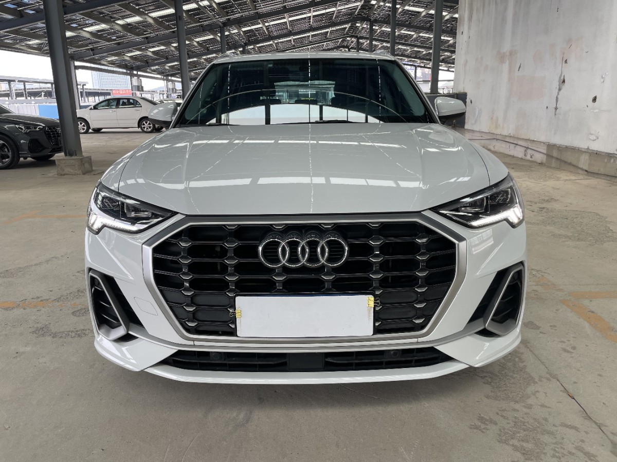 Audi Q3 2022 car image #2