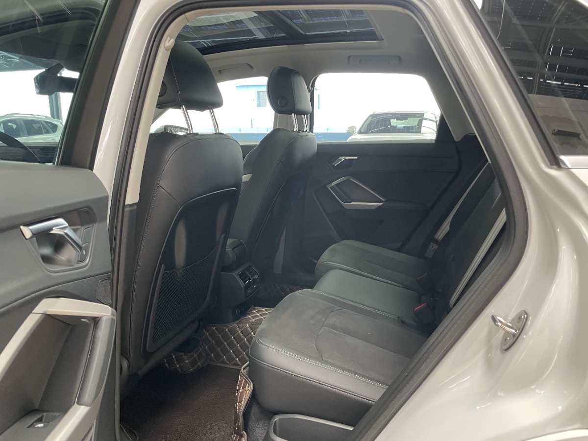 Audi Q3 2022 car image #8
