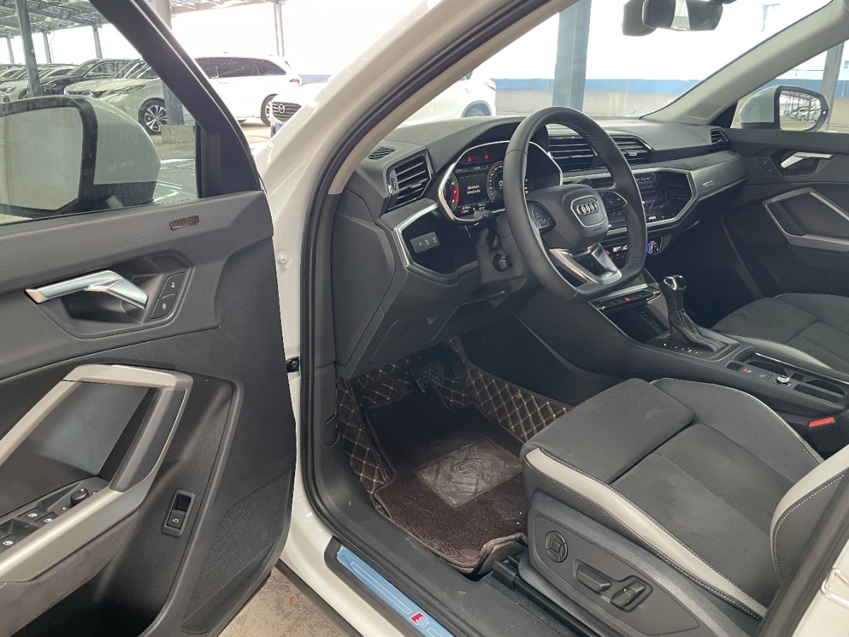 Audi Q3 2022 car image #7