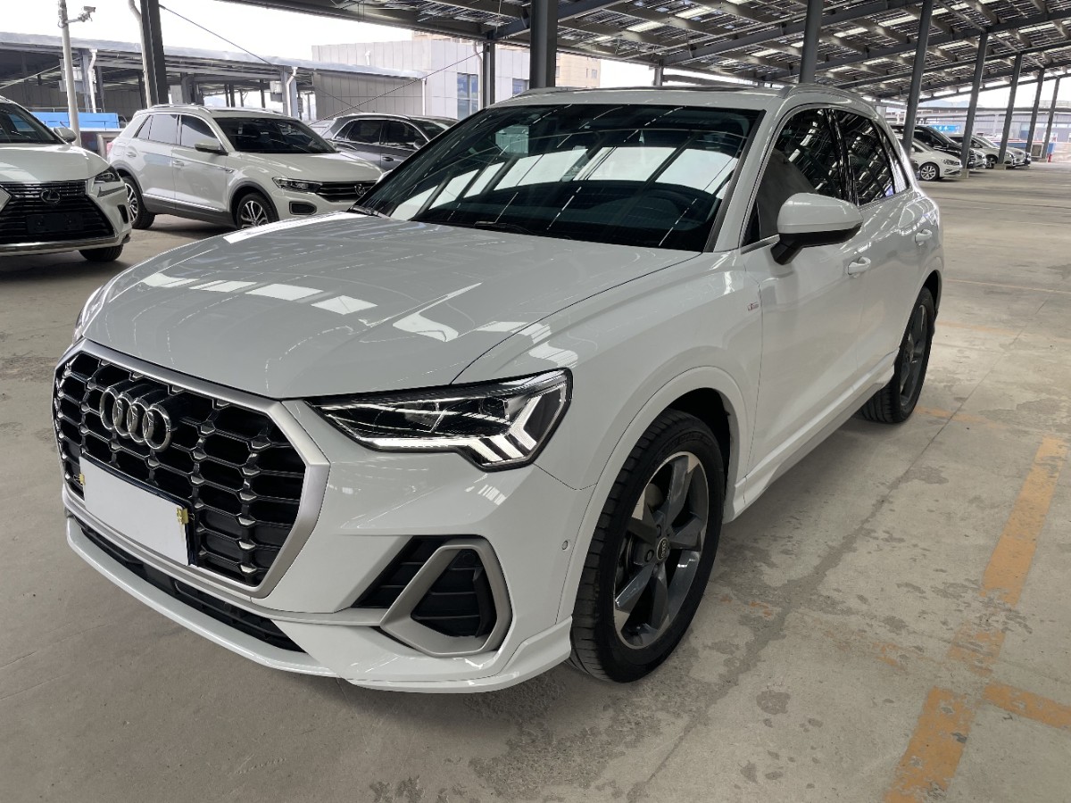 Audi Q3 2022 car image 