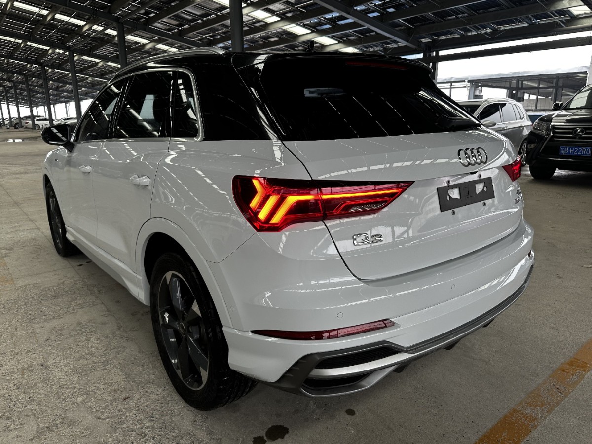 Audi Q3 2023 car image #6