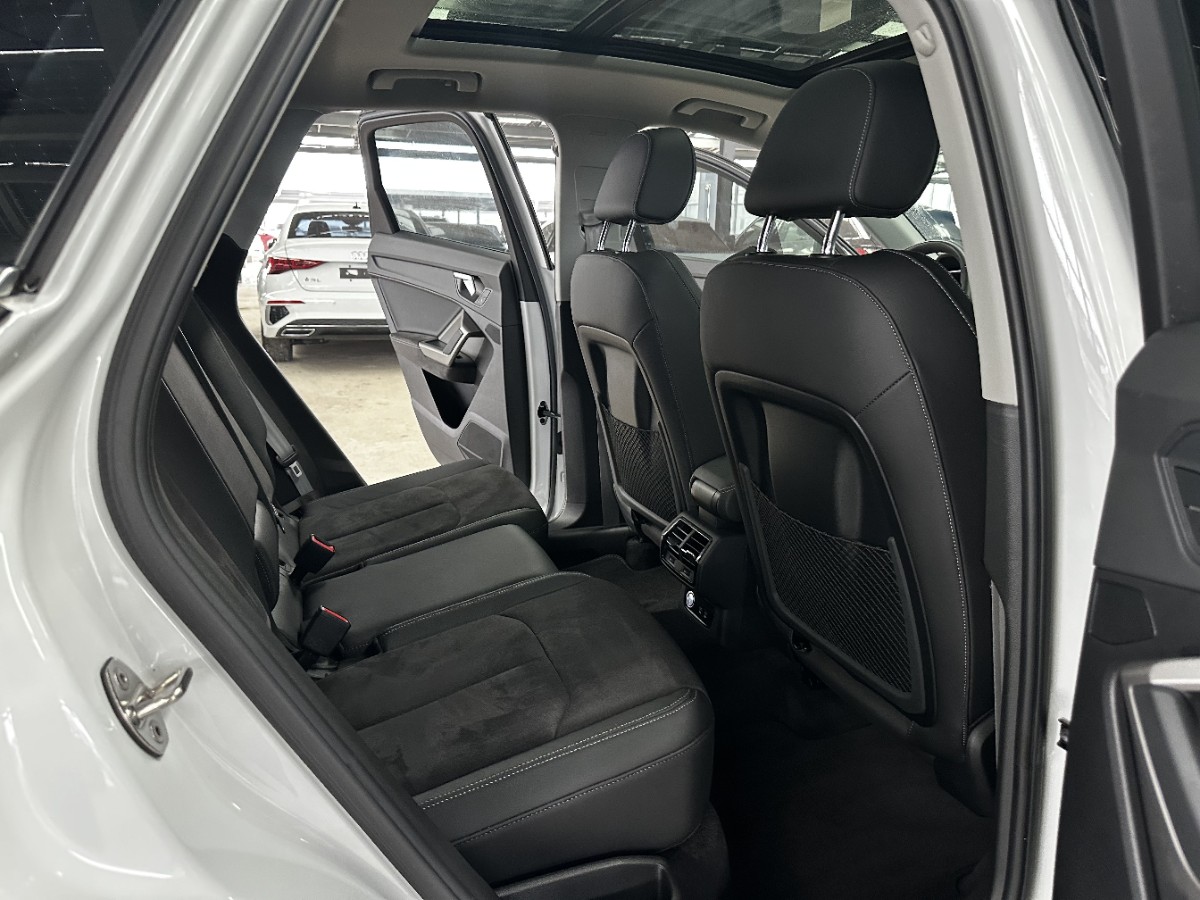 Audi Q3 2023 car image #8