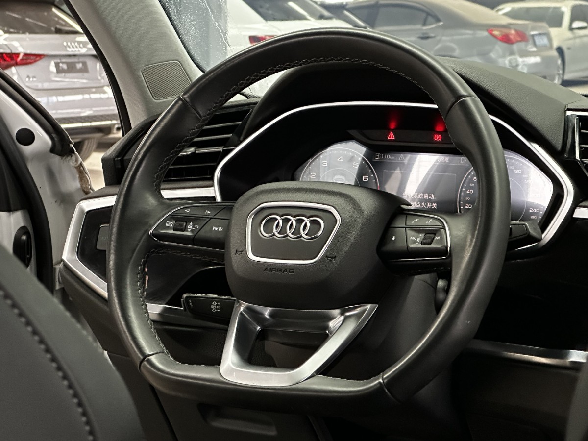 Audi Q3 2023 car image #11