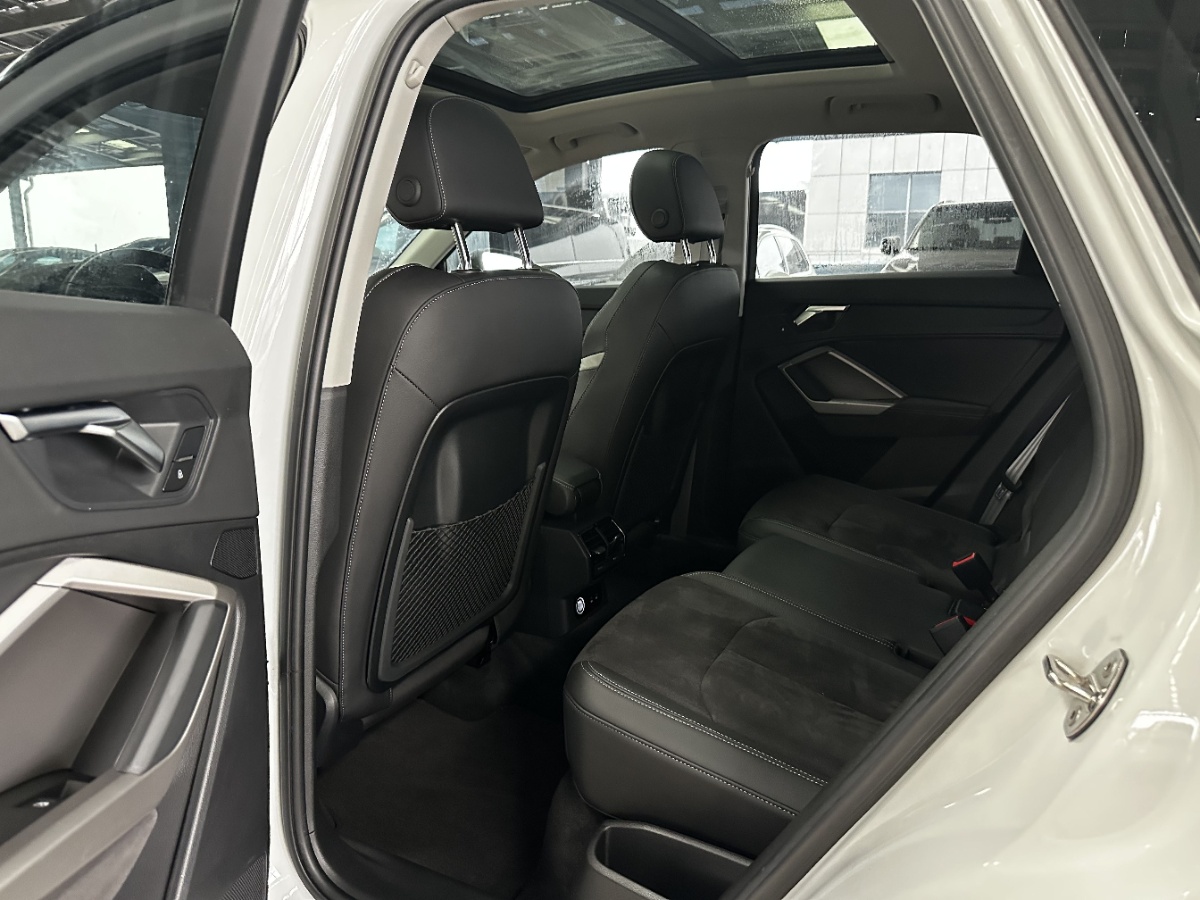 Audi Q3 2023 car image #7