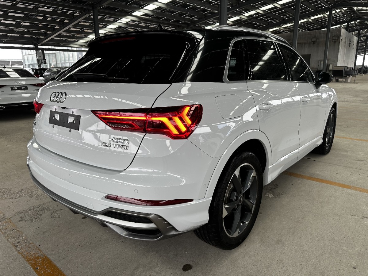 Audi Q3 2023 car image #4