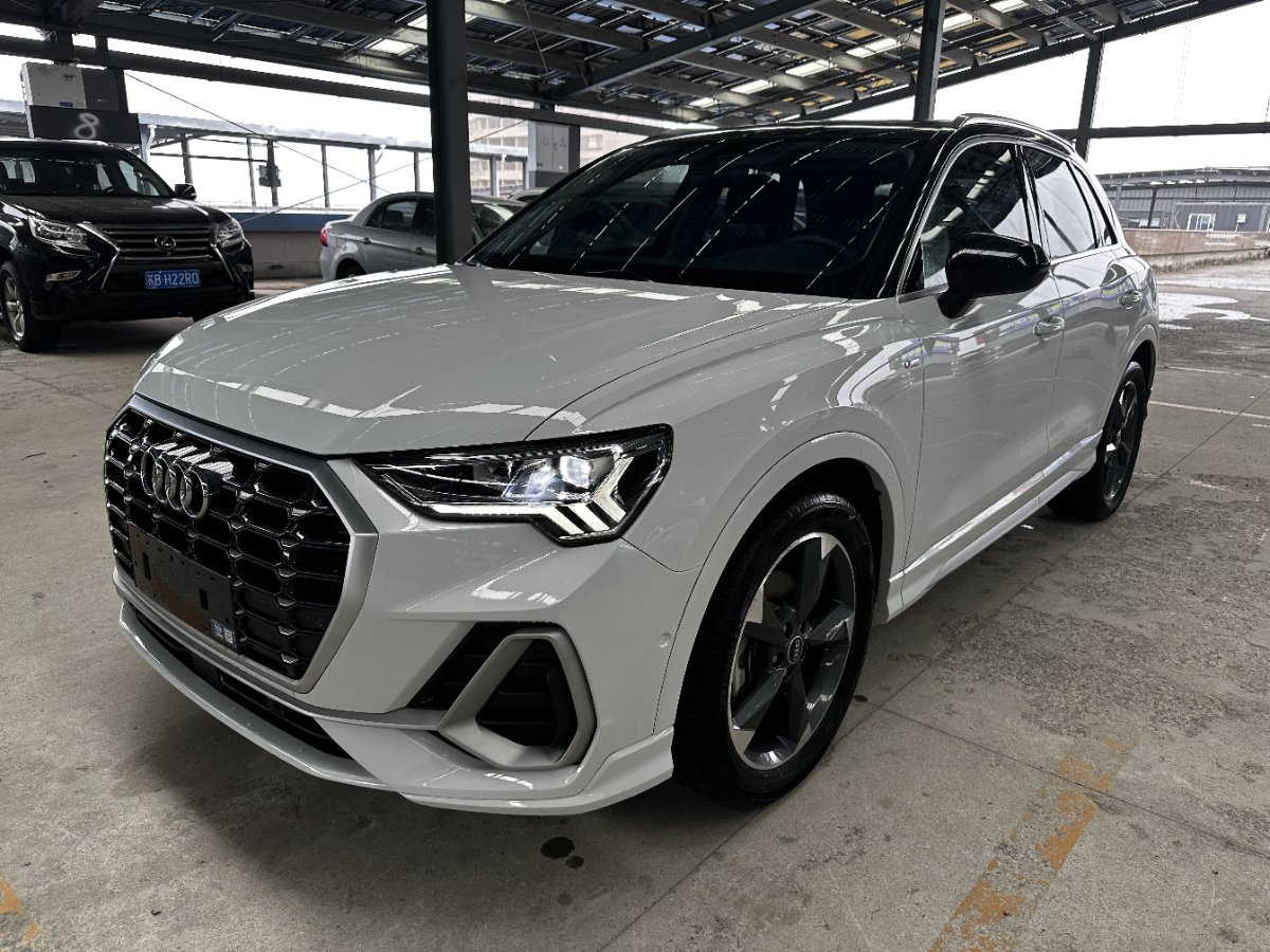 Audi Q3 2023 car image 
