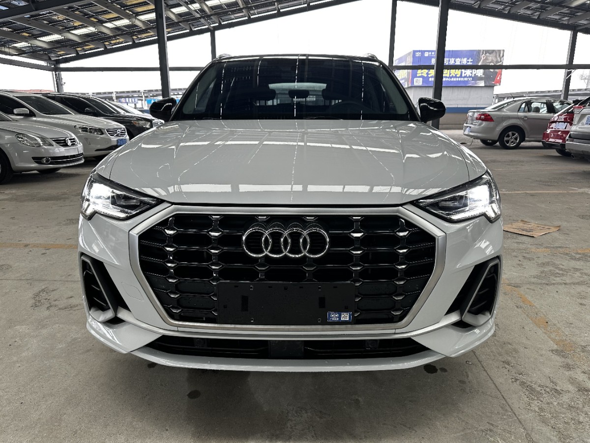 Audi Q3 2023 car image #2