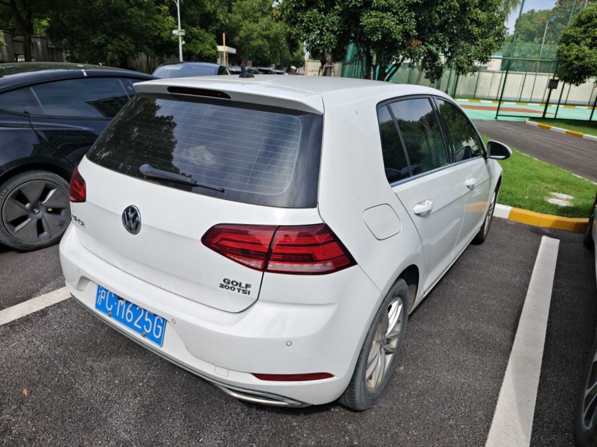 Volkswagen Golf 2019 car image #4