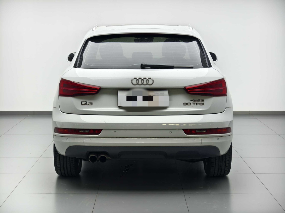Audi Q3 2018 car image #2