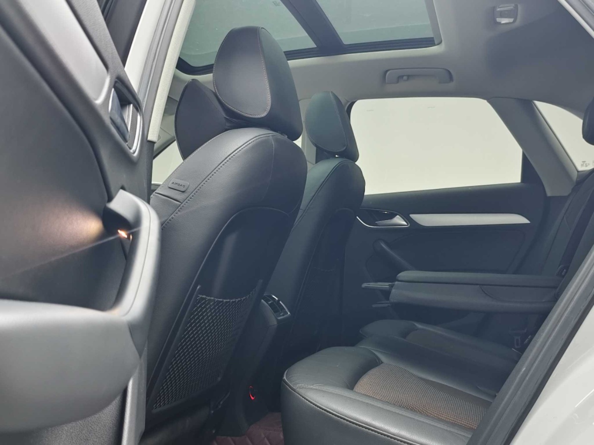 Audi Q3 2018 car image #6