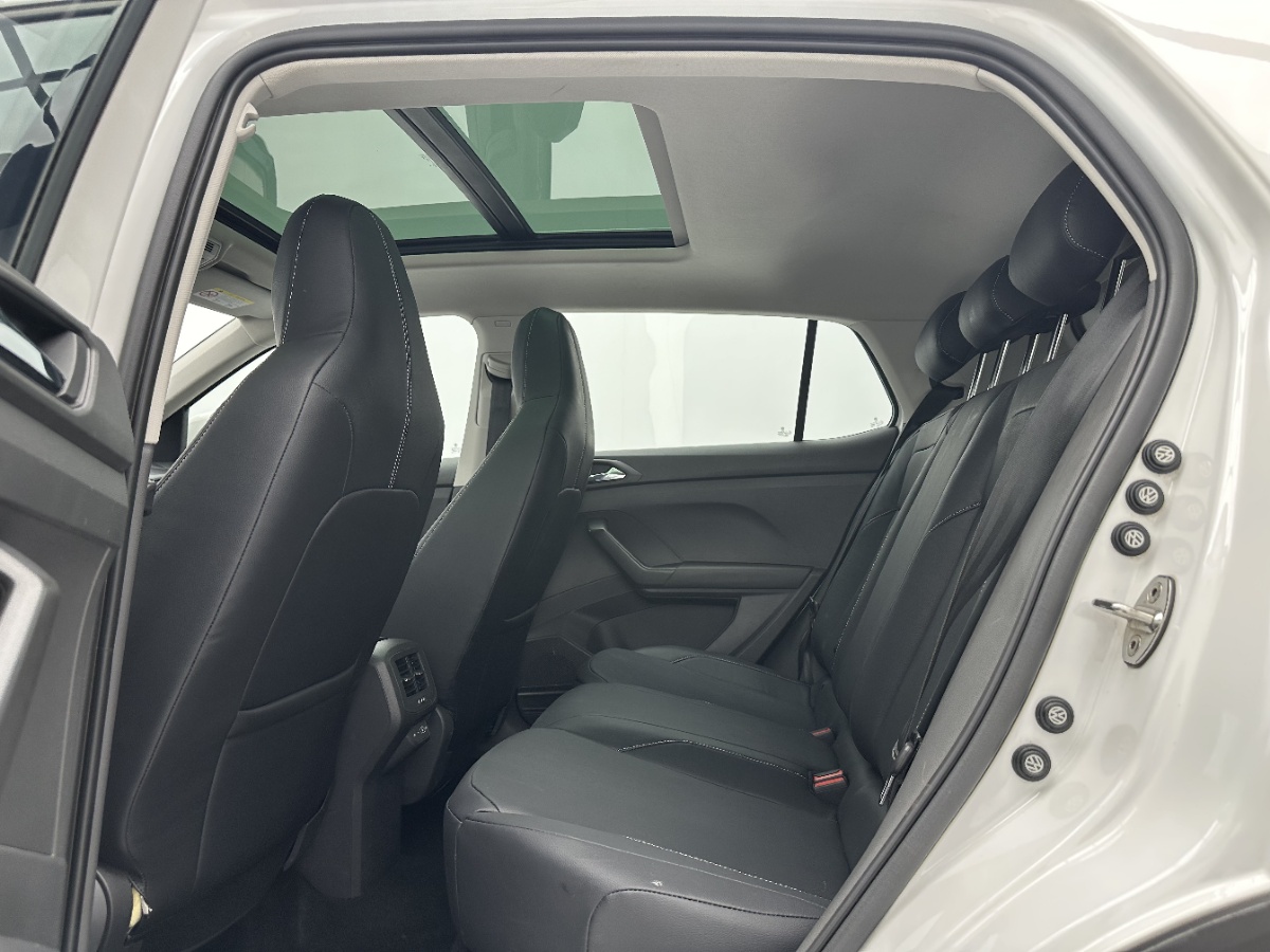 Volkswagen T-Cross 2023 #6 Volkswagen T-Cross 2023 car image #6