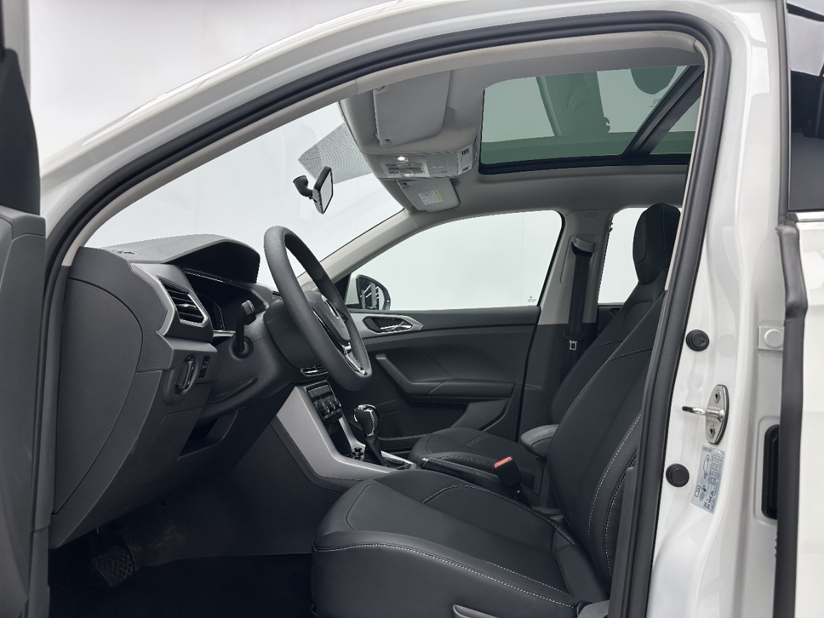 Volkswagen T-Cross 2023 #5 Volkswagen T-Cross 2023 car image #5