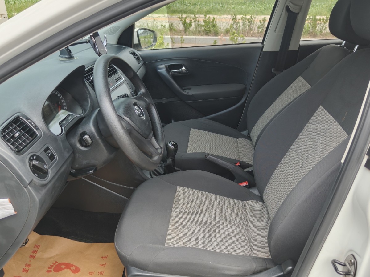 Volkswagen Polo 2017 car image #9