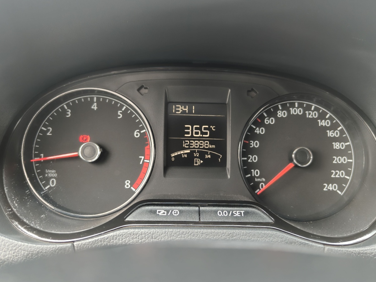 Volkswagen Polo 2017 car image #11