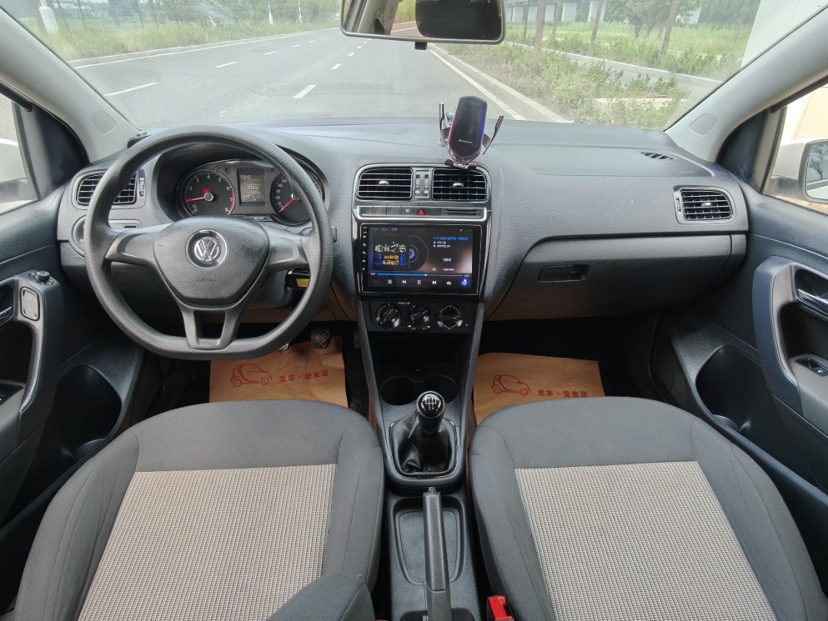Volkswagen Polo 2017 car image #12