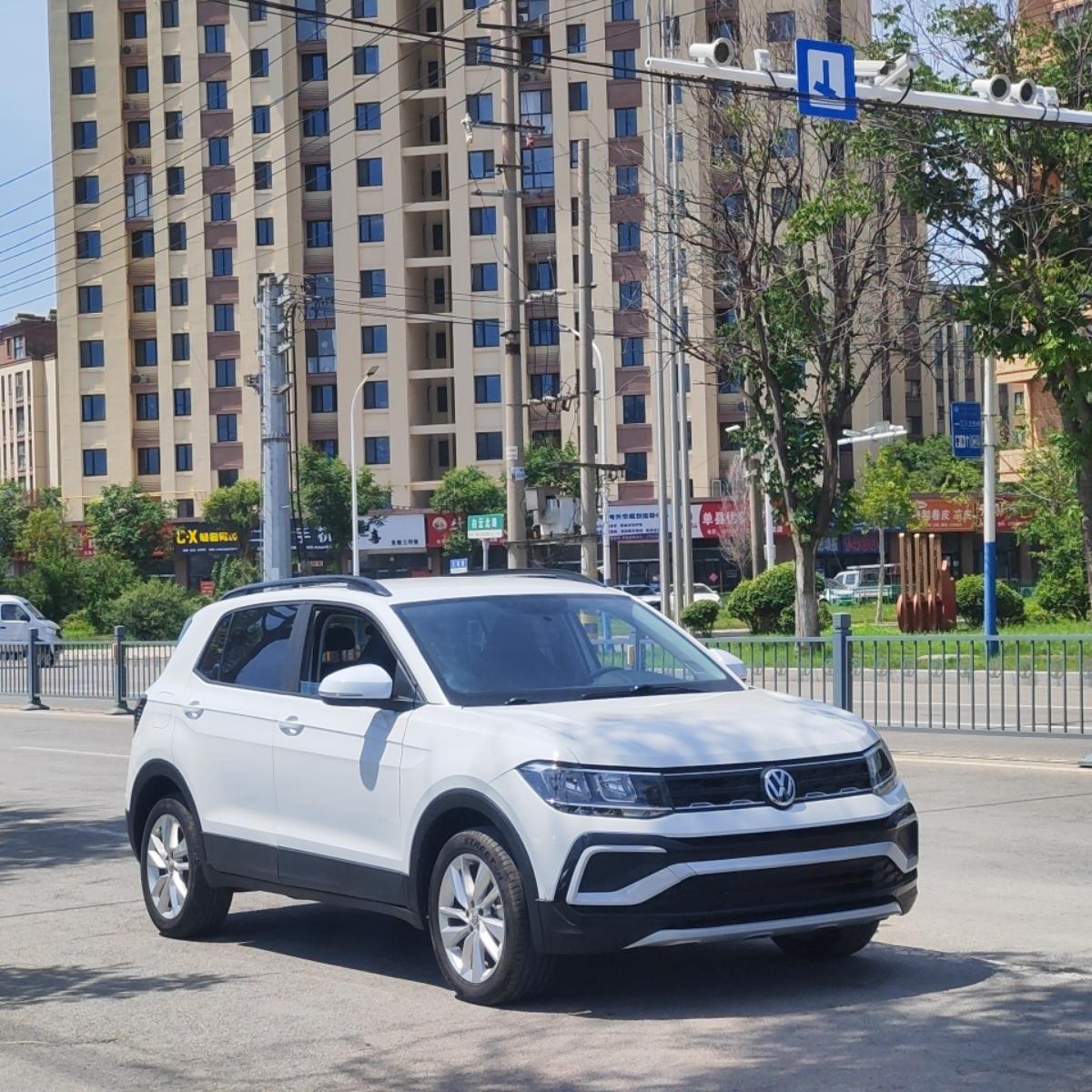Volkswagen T-Cross 2023 car image #3