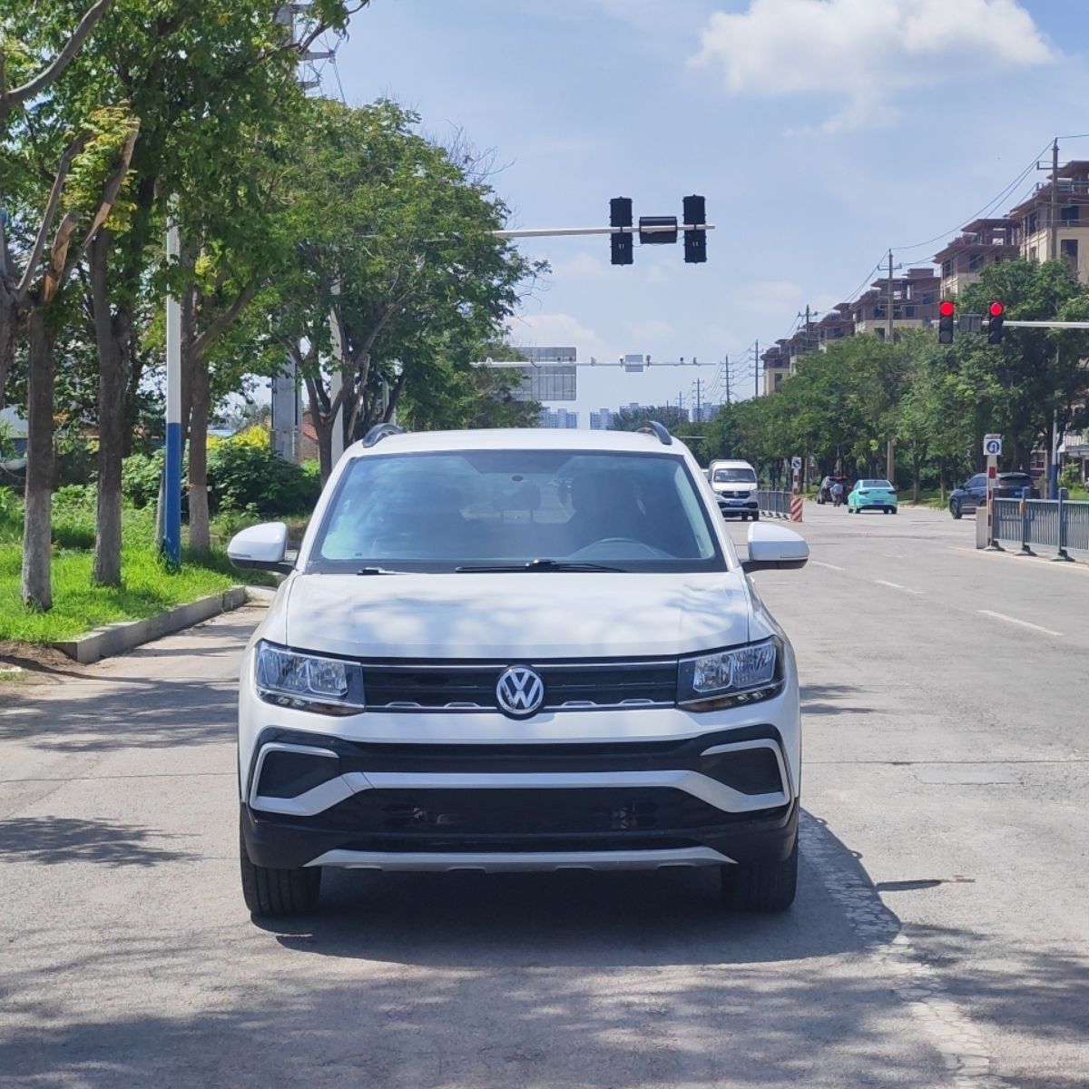 Volkswagen T-Cross 2023 car image #2