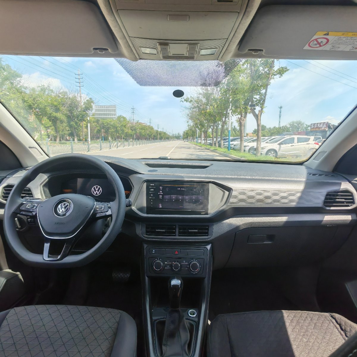 Volkswagen T-Cross 2023 car image #4