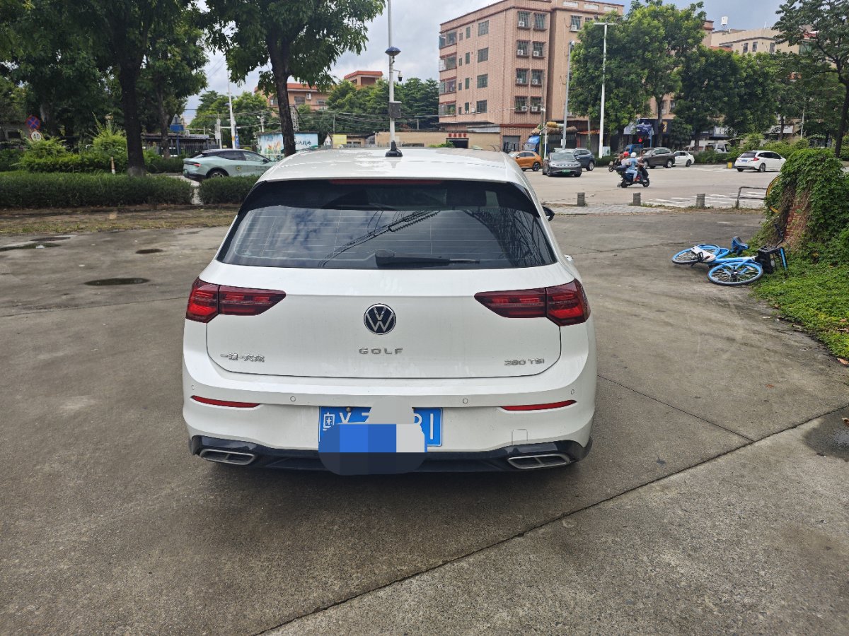 Volkswagen Golf 2023 car image #3