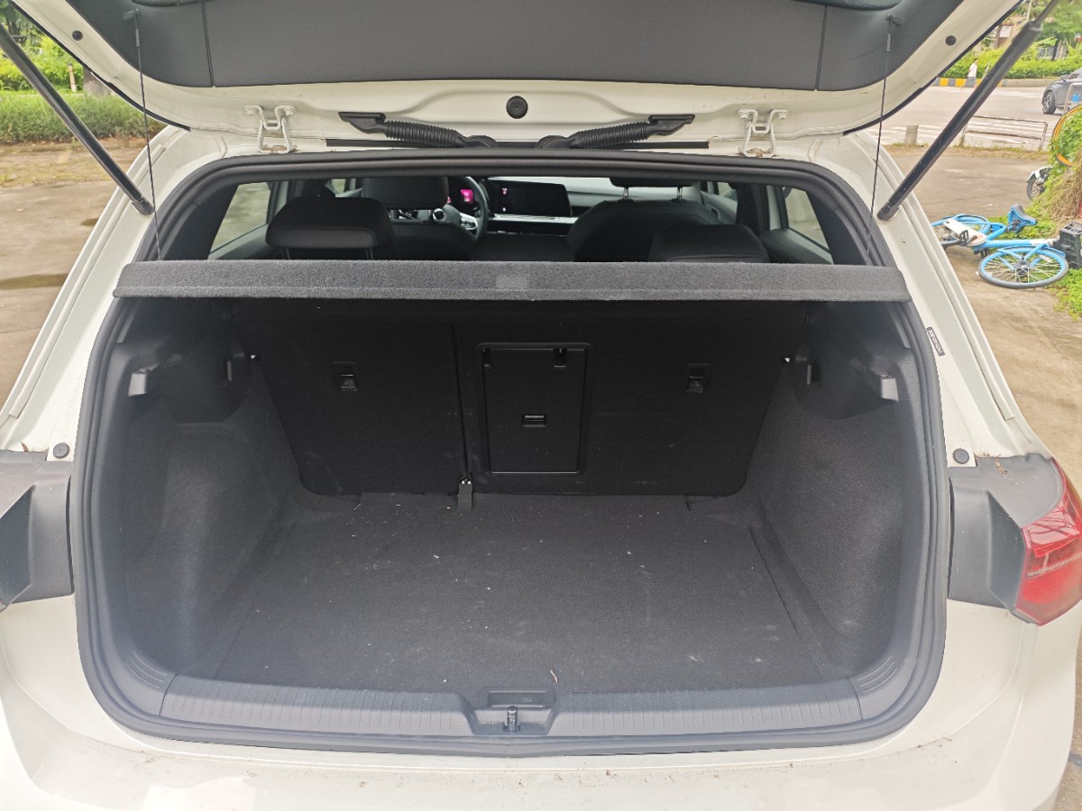 Volkswagen Golf 2023 car image #8