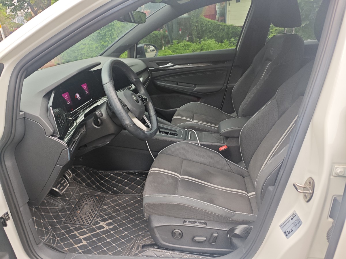 Volkswagen Golf 2023 car image #4