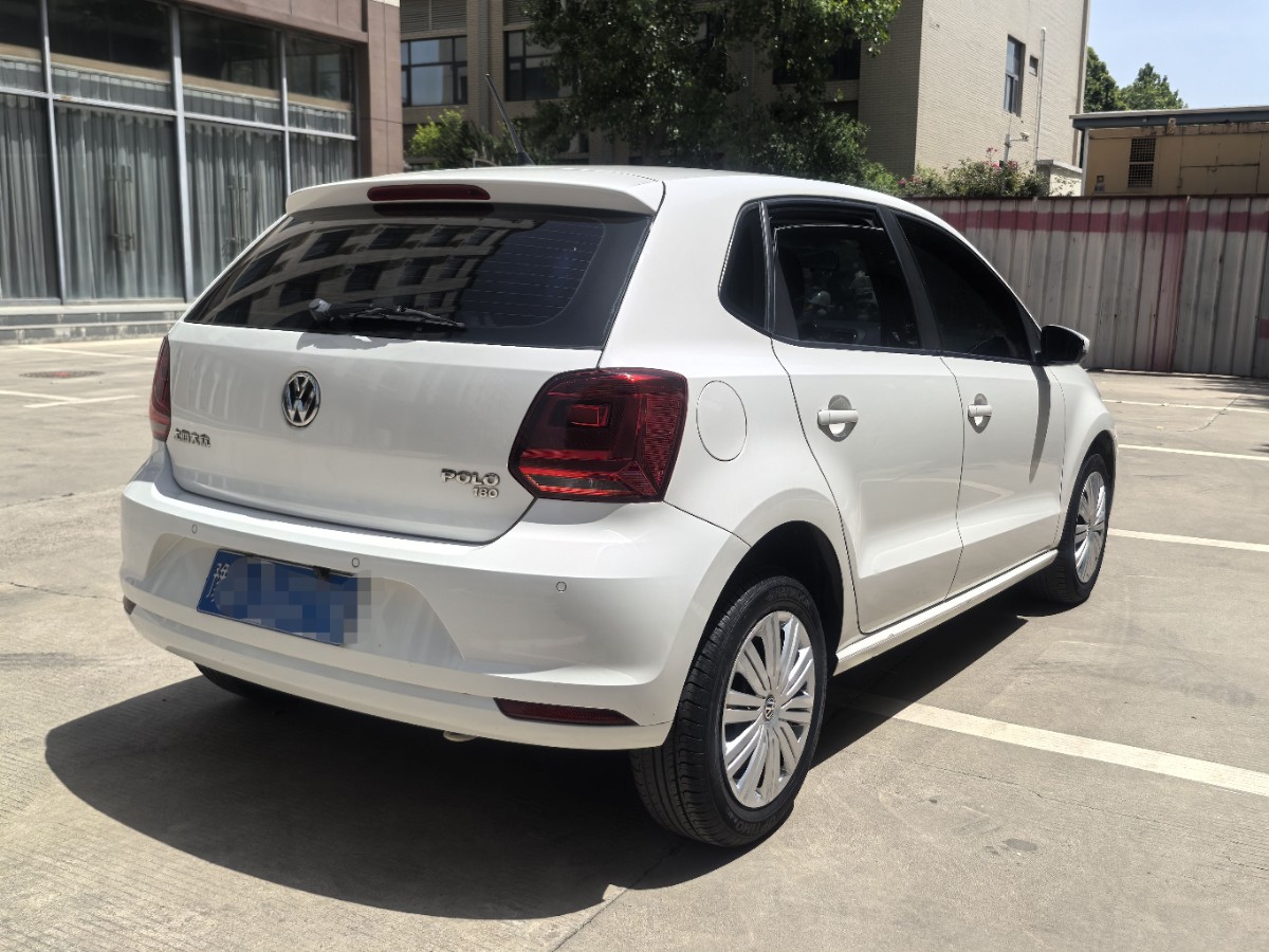 Volkswagen Polo 2016 car image #2
