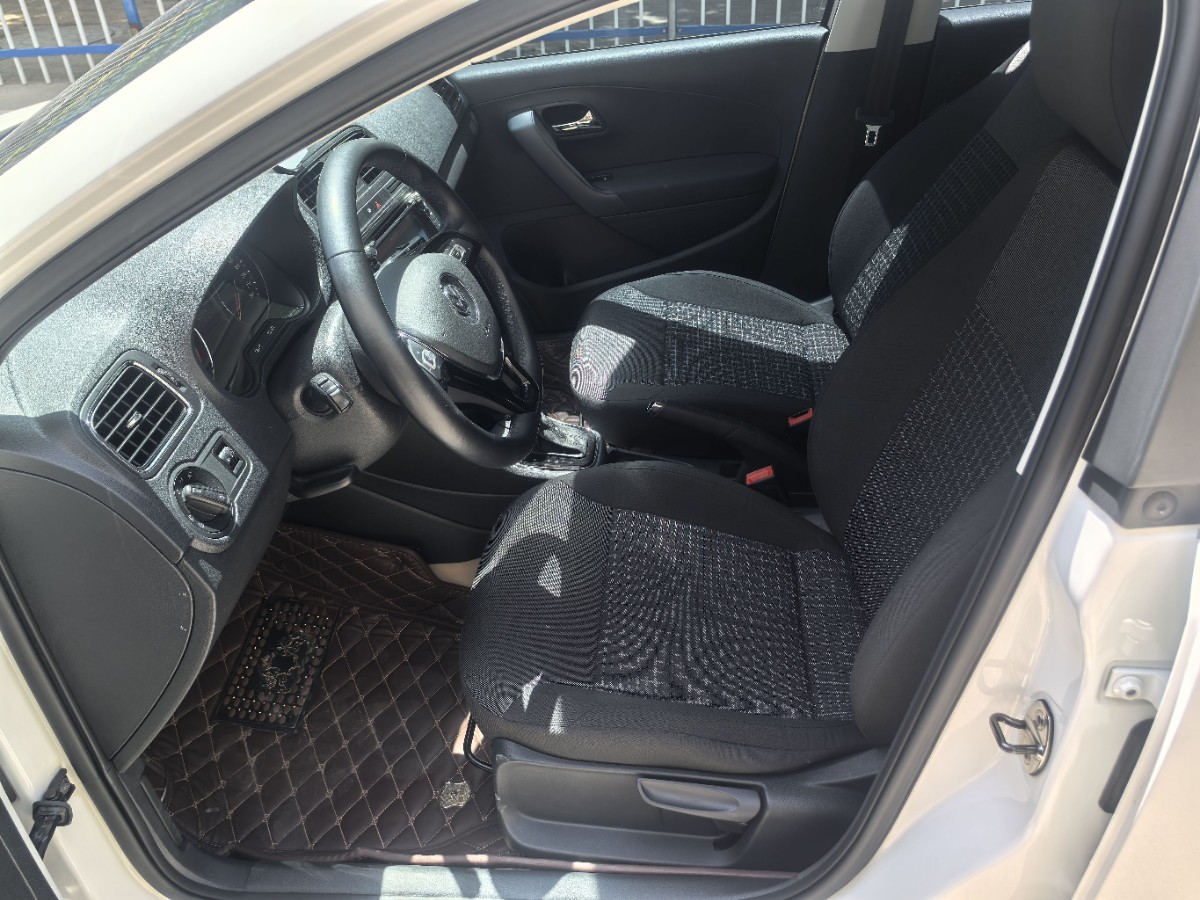 Volkswagen Polo 2016 car image #4