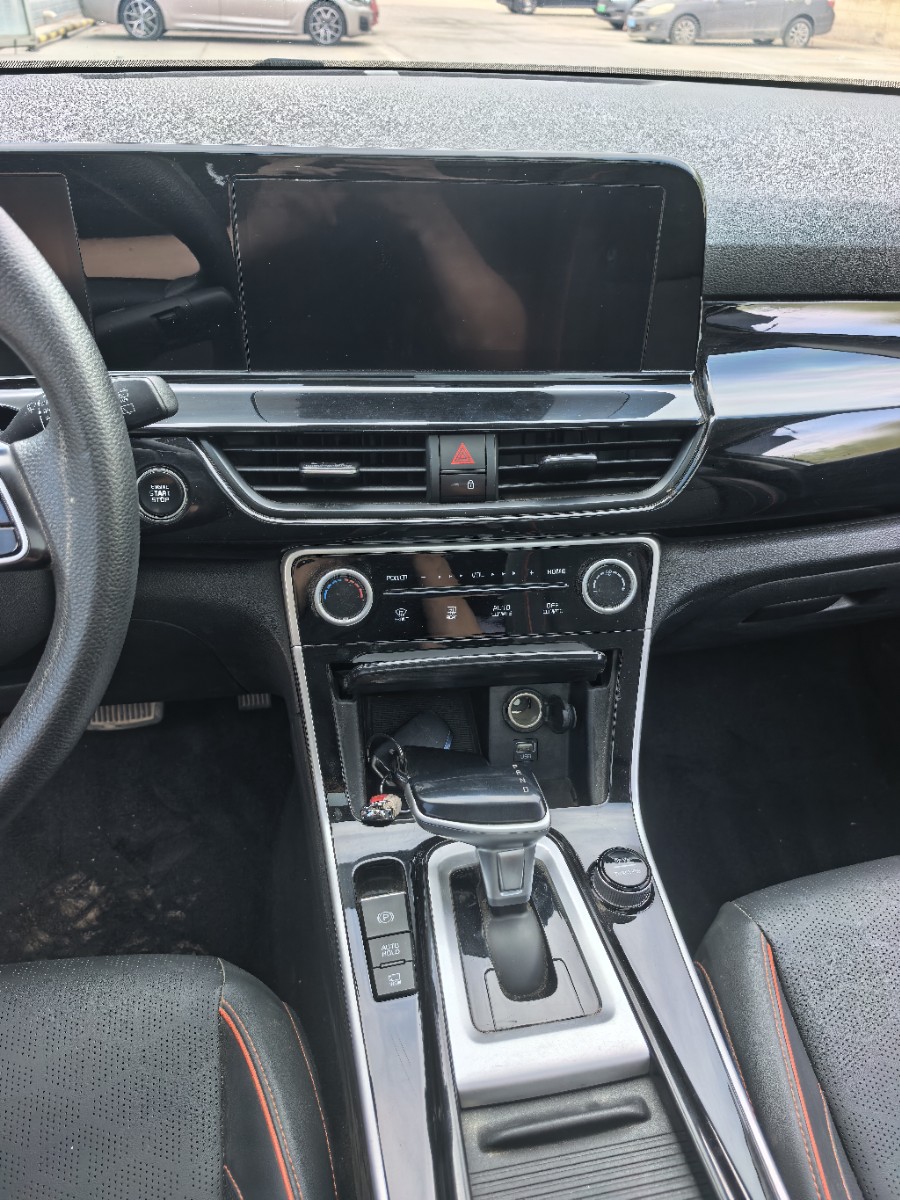 Kia Seltos 2023 car image #6