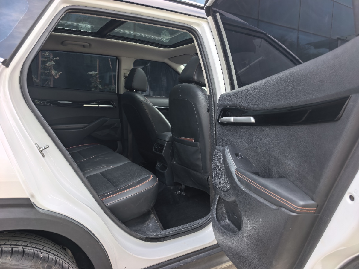 Kia Seltos 2023 car image #10