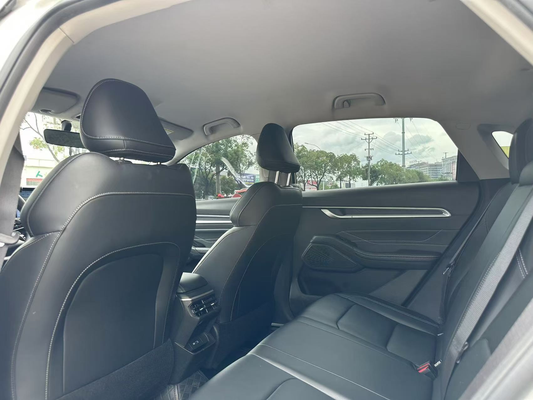 GEELY Emgrand 2025 car image #4