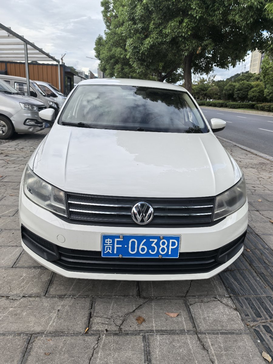 Volkswagen Santana 2022 car image #2