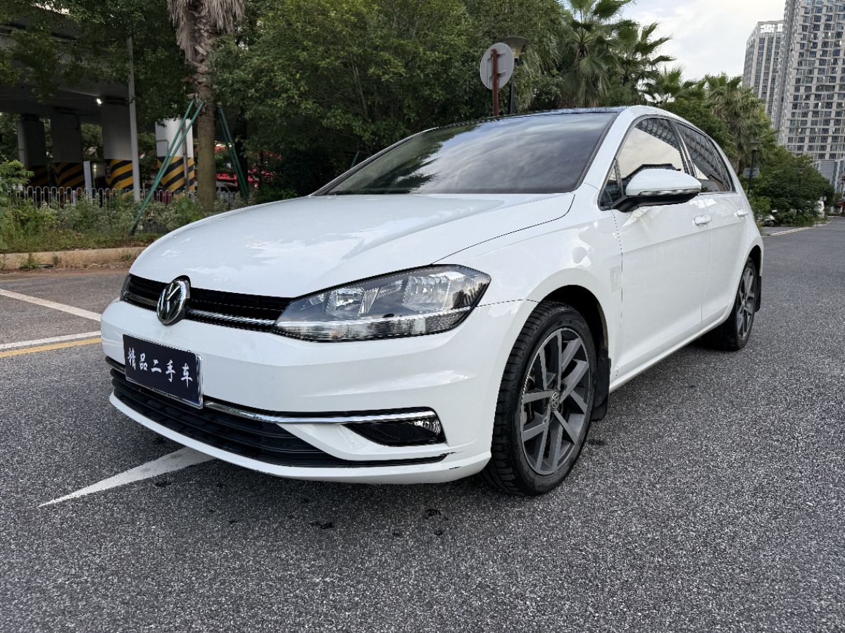 Volkswagen Golf 2020 car image 