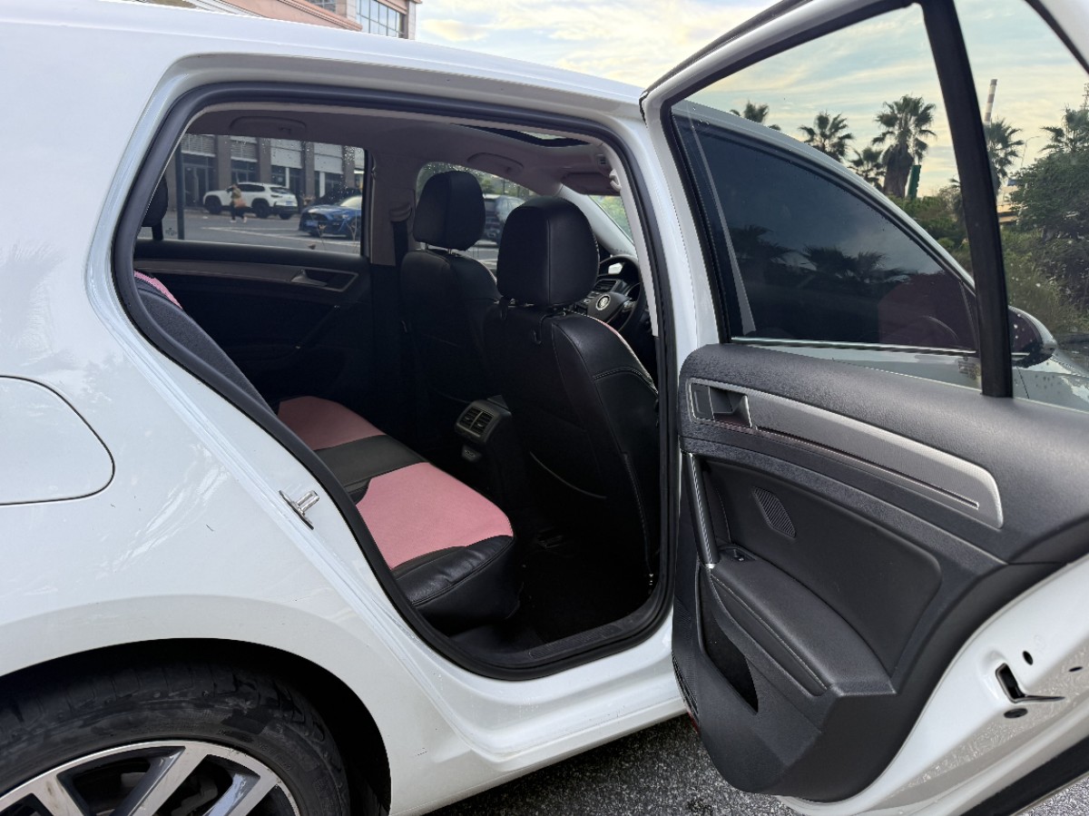 Volkswagen Golf 2020 car image #5