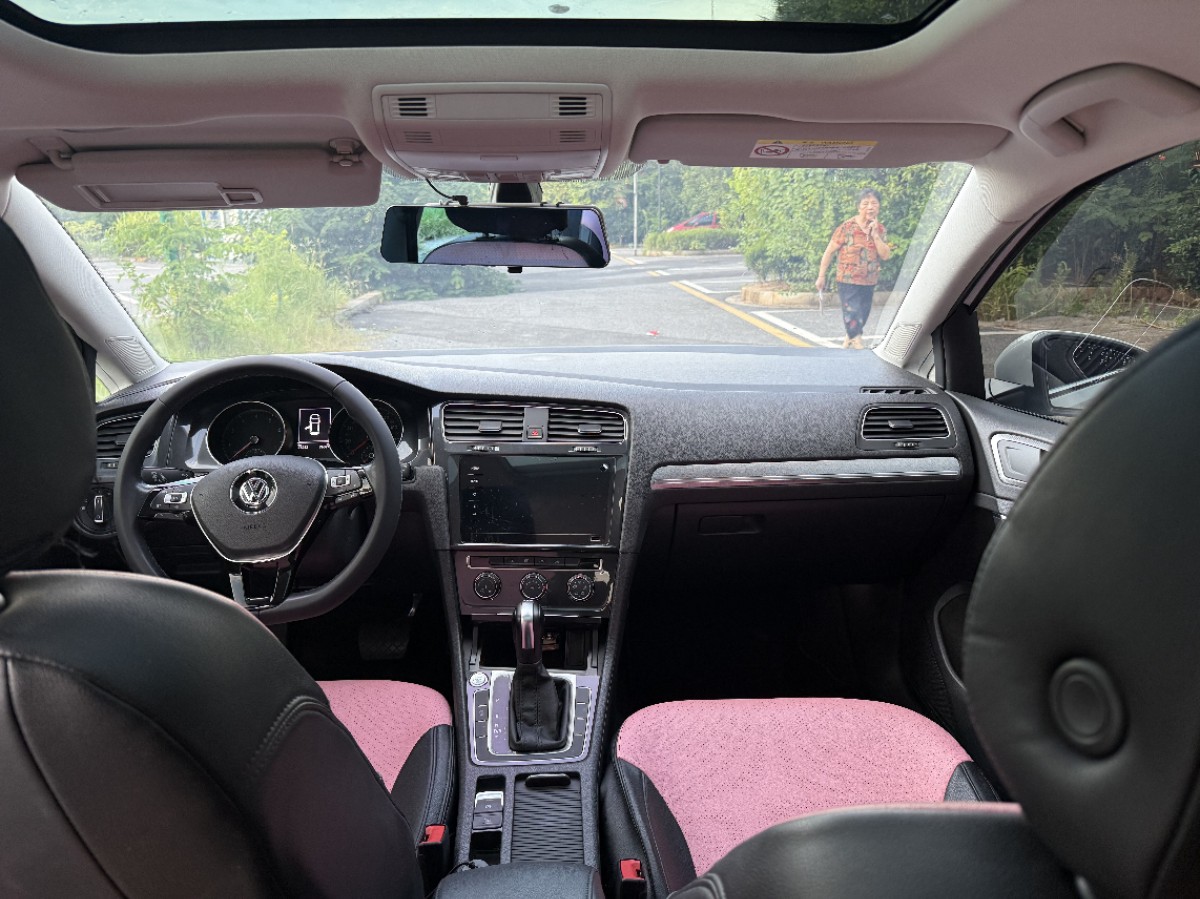Volkswagen Golf 2020 car image #6