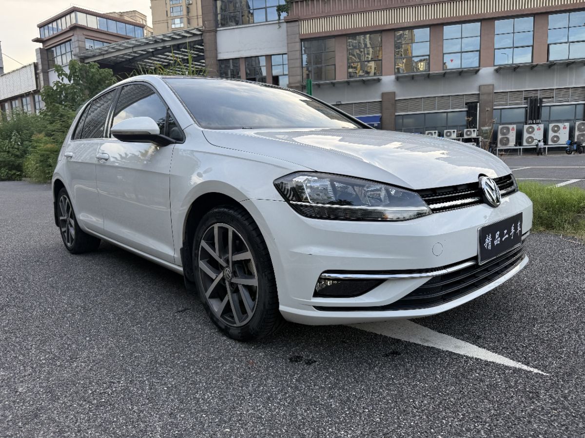 Volkswagen Golf 2020 car image #2
