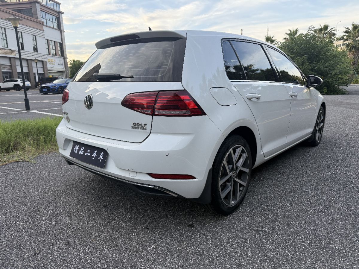 Volkswagen Golf 2020 car image #9