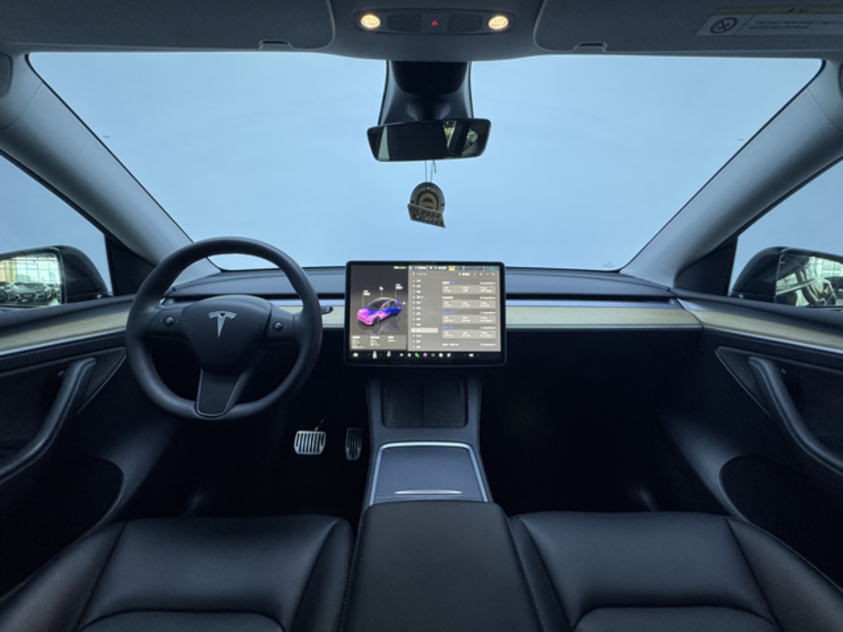 Tesla Model Y 2022 #4 Tesla Model Y 2022 car image #4