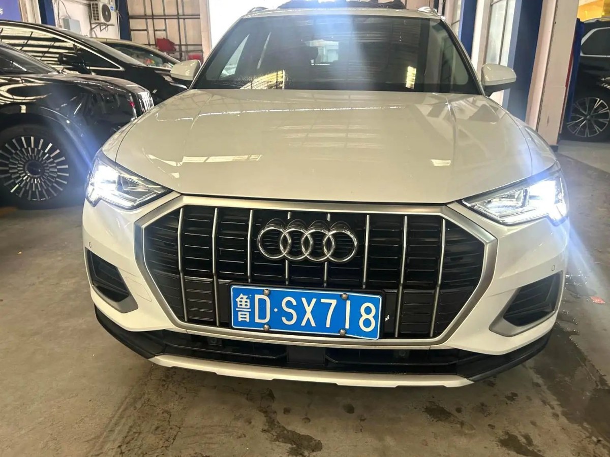 Audi Q3 2020 car image #2