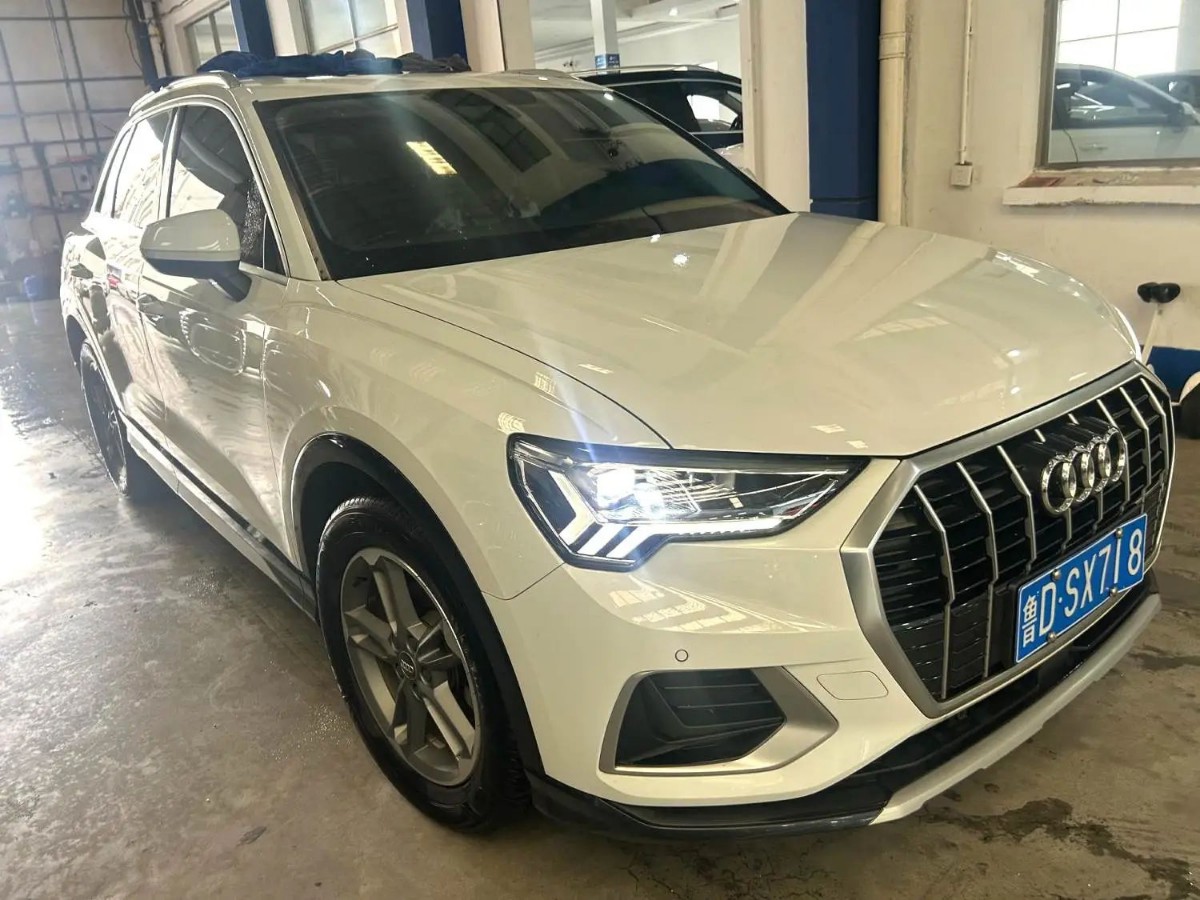 Audi Q3 2020 car image #3