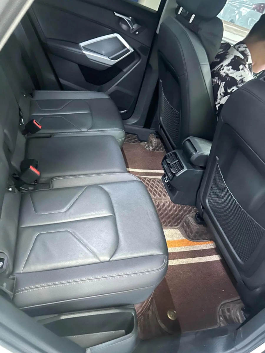 Audi Q3 2020 car image #5