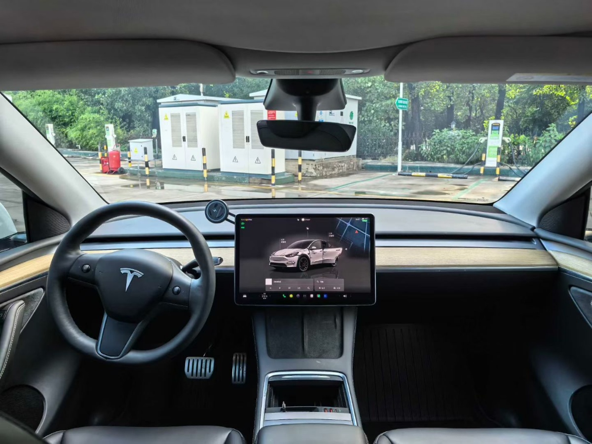 Tesla Model Y 2023 #4 Tesla Model Y 2023 car image #4